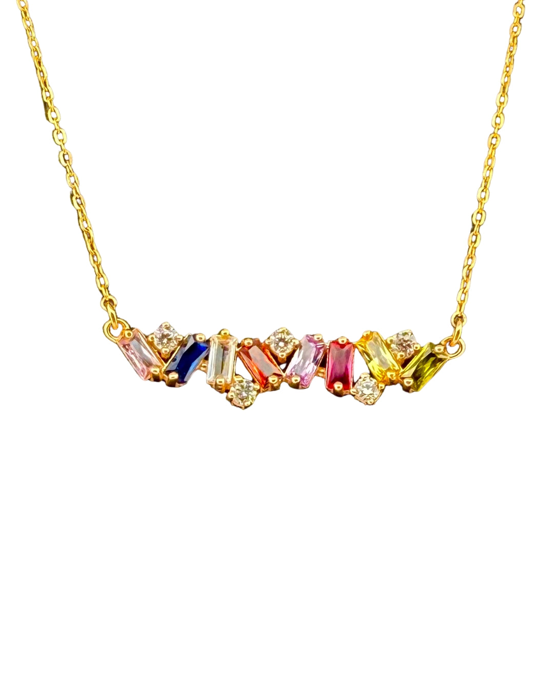 Horizontal gefasster Anhänger mit Zirkonia in Rosa, Blau, Weiss, Orange, Lila, Gelb, Grün und klaren Akzenten – gefasst in 18k Gelbgold.