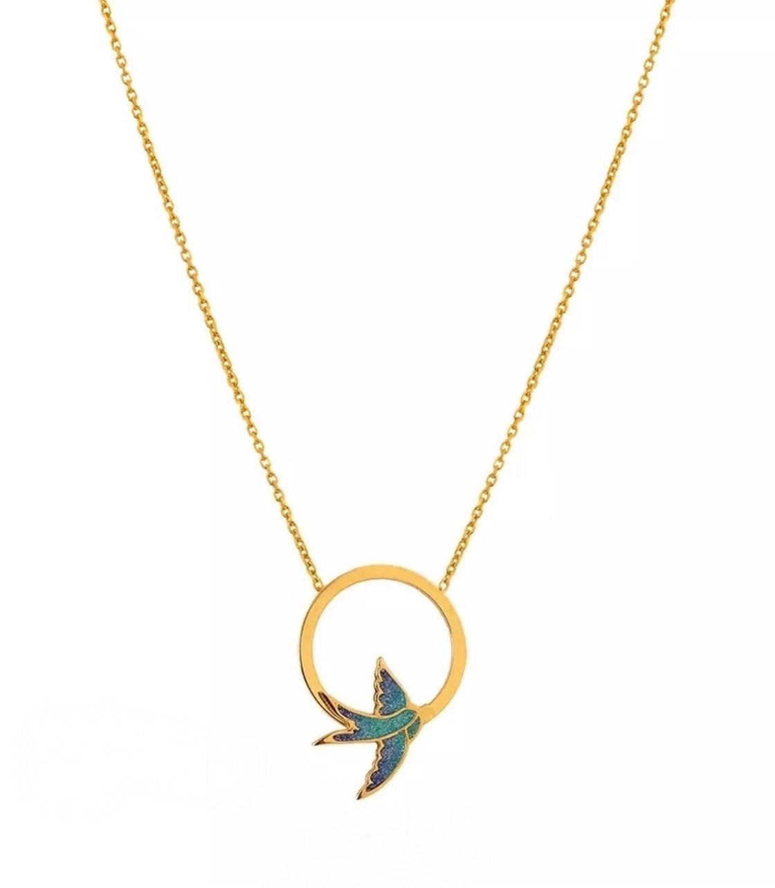 Halskette aus 18k Gelbgold mit kreisförmigem Anhänger und fliegender Schwalbe in Emaille – Symbol für Freiheit und Neubeginn