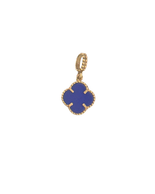 18k-Goldanhänger in Vierblatt-Form mit blauer Füllung – freigestellt.