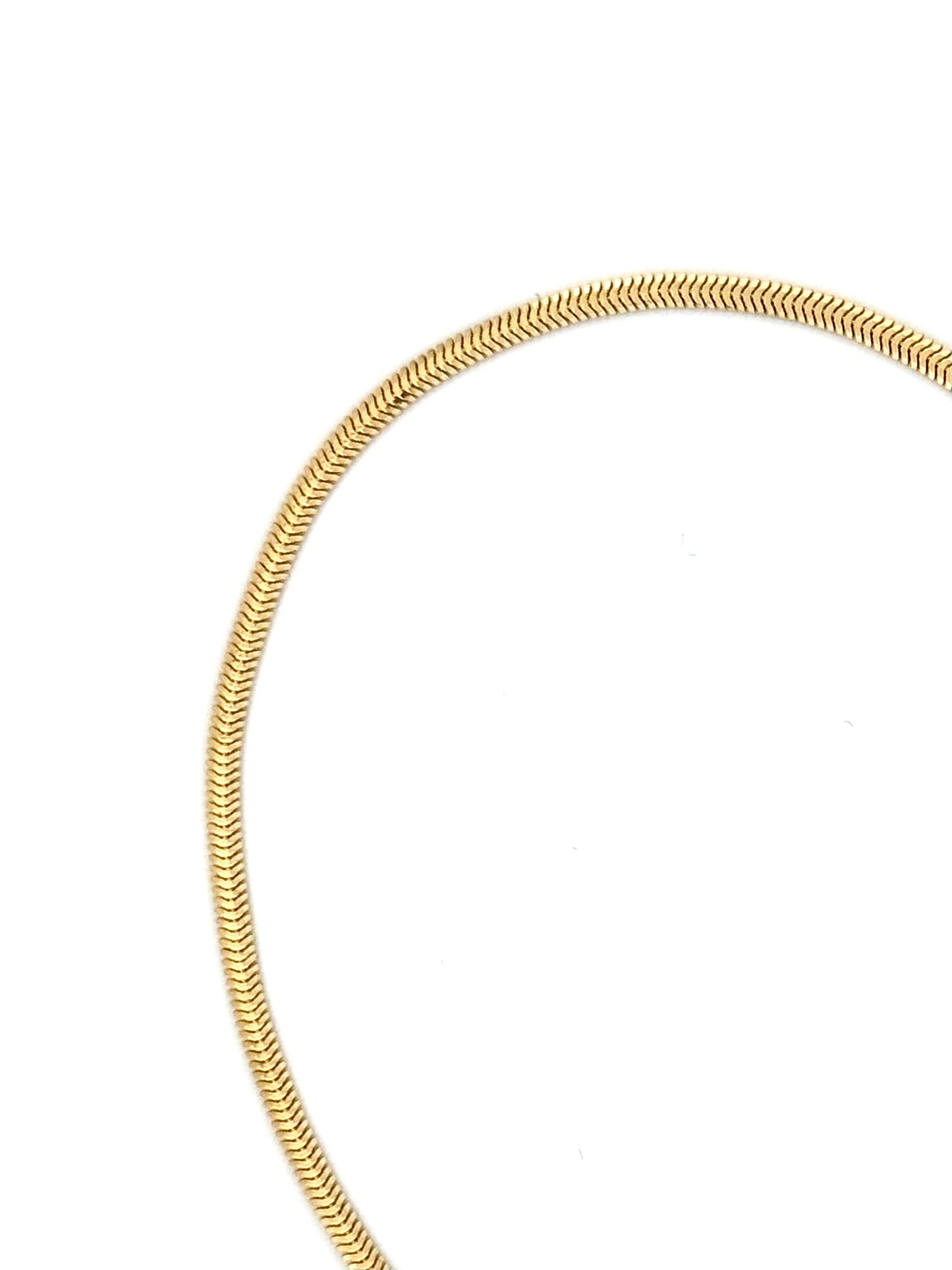 Filigranes Schlangenketten-Armband aus 18k Gelbgold mit geschmeidigem Fall, handgefertigt in persischer Tradition (Nahaufnahme)