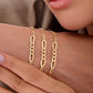 Figaro-Armband aus 18k Gelbgold mit strukturierter Form – getragen am Handgelenk