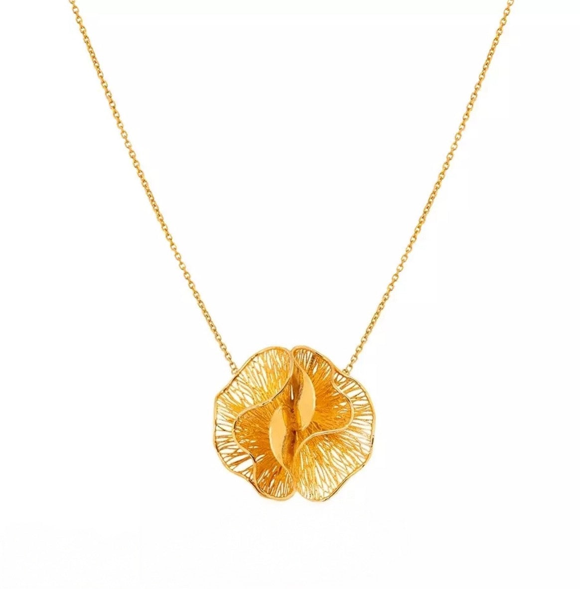 Halskette aus 18k Gelbgold mit floraler, skulpturaler Anhängerform – inspiriert von einer Blume des Glücks