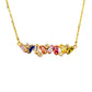 Horizontal gefasster Anhänger mit Zirkonia in Rosa, Blau, Weiss, Orange, Lila, Gelb, Grün und klaren Akzenten – gefasst in 18k Gelbgold.

