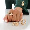 Eleganter Ring aus 18k Gelbgold im Design eines verschlungenen Knotens – luxuriöser Goldring „Gereh-e Tala“ (Goldener Knoten), Symbol für Stärke und Verbundenheit.